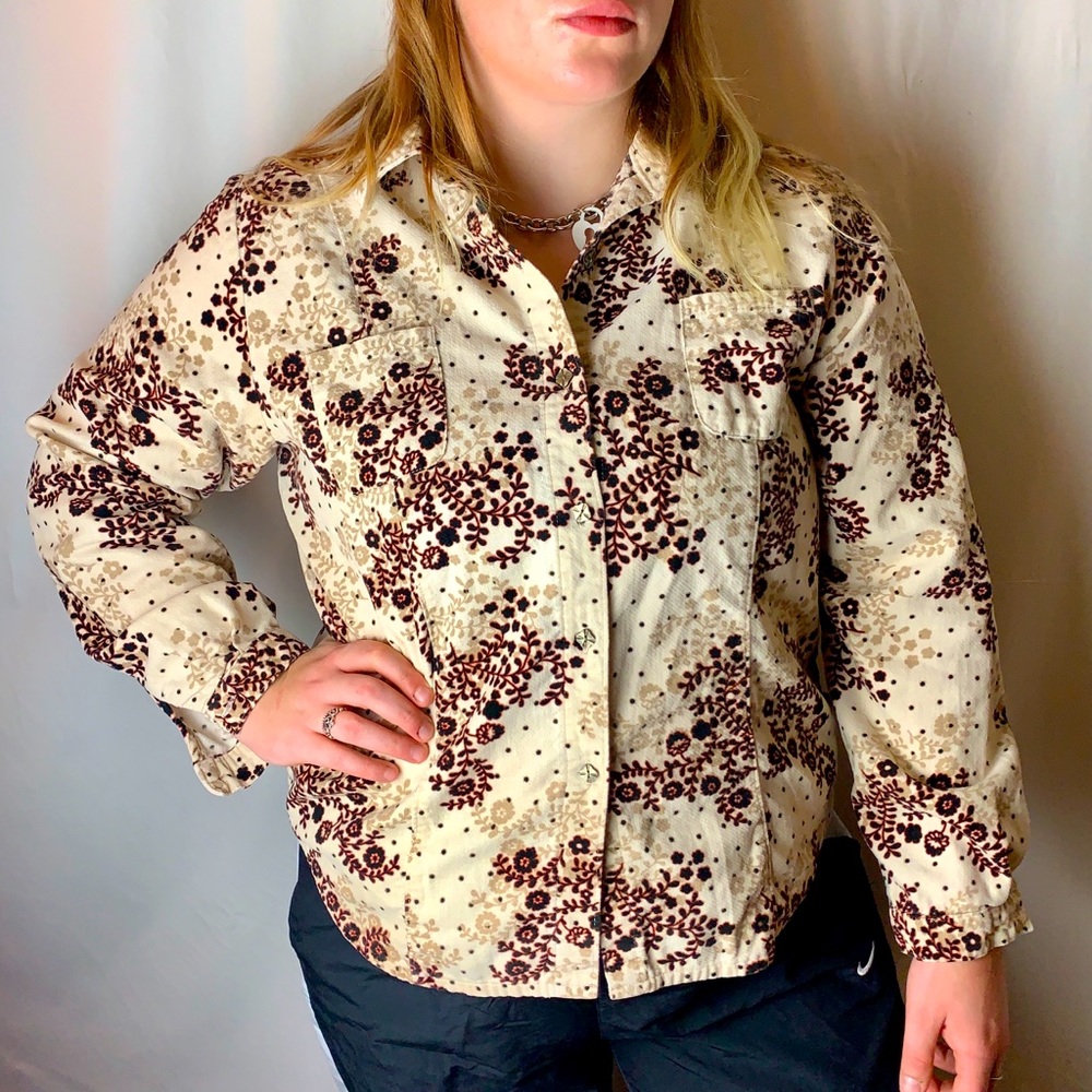 Beautiful Long Sleeve Floral Patterned Shirt 🌸